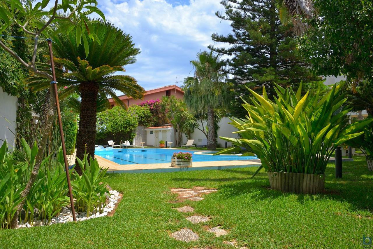 B&B Mondello Resort Bagian luar foto